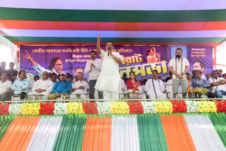 কেন্দ্রীয় স্বরাষ্ট্রমন্ত্রী অমিত শাহর শোভার পাল্টা শোভা রাজ্যের পৌর মন্ত্রী ফিরহাদ হাকিমের বীরভূম জেলায় সিউড়িতে