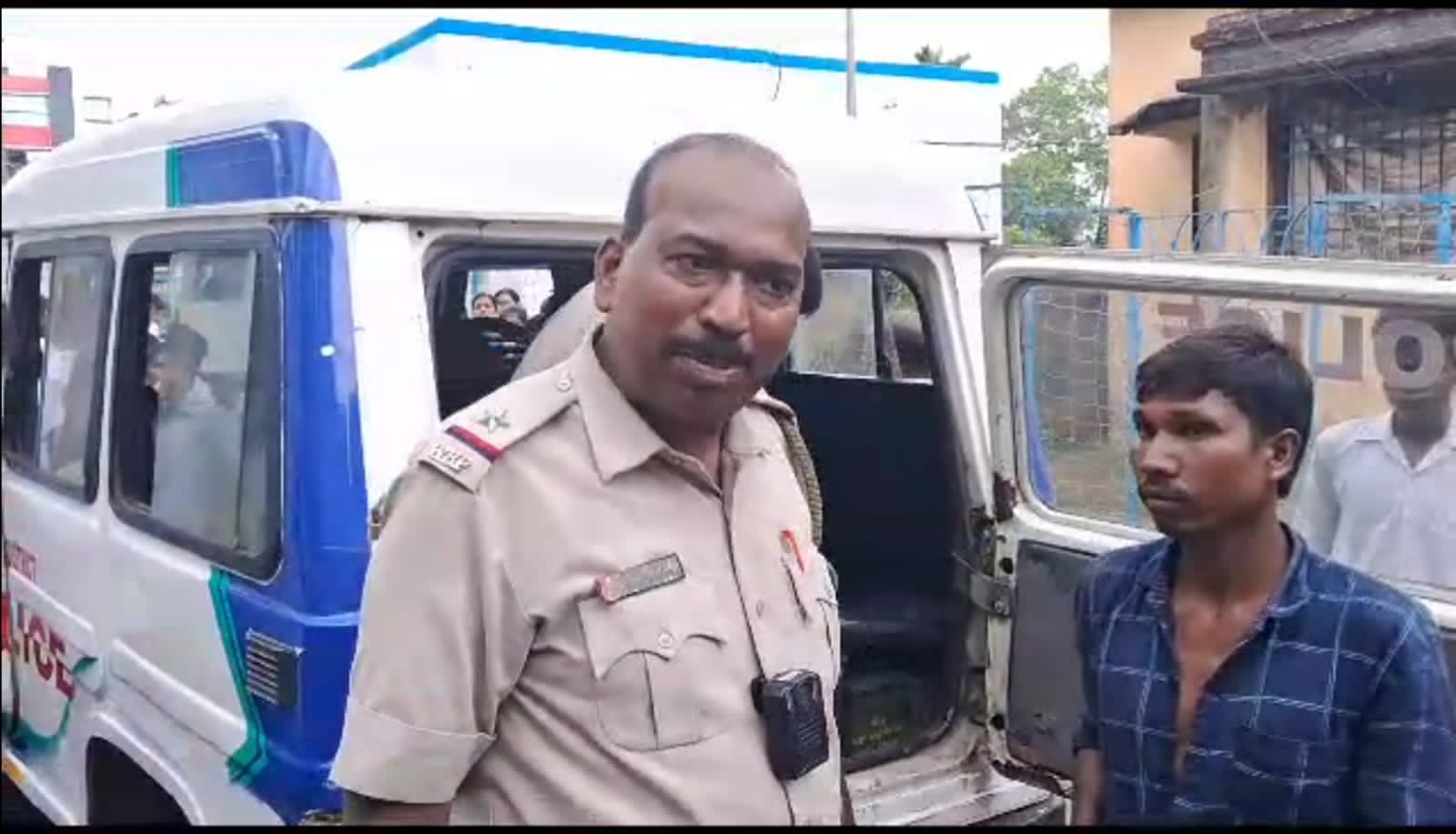 এবার শিক্ষাঙ্গনেও পুলিশের দাদাগিরির সাক্ষি থাকলো শহর বাঁকুড়া।