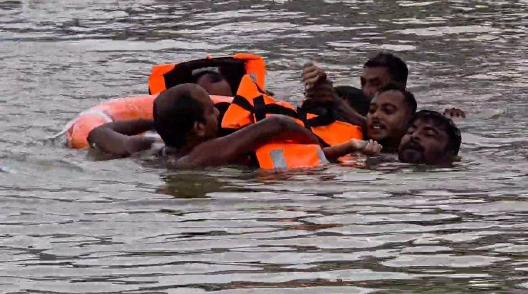 বাঁকুড়ার দারকেশ্বর নদে স্নান করতে নেমে আবার চলে গেল ফুটফুটে ৯ বছরের শিশুর প্রাণ, বুকফাটা কান্নায় বাবা।