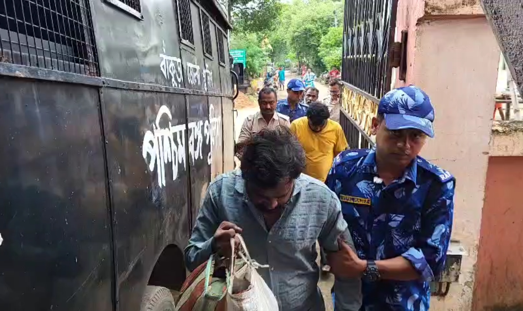 কোতুলপুরের টাকা চুরির ঘটনায় গ্রেপ্তার বিহারের কাটিহার গ্যাংয়ের চার সদস্য। আরো খোঁজে চলছে তল্লাশি