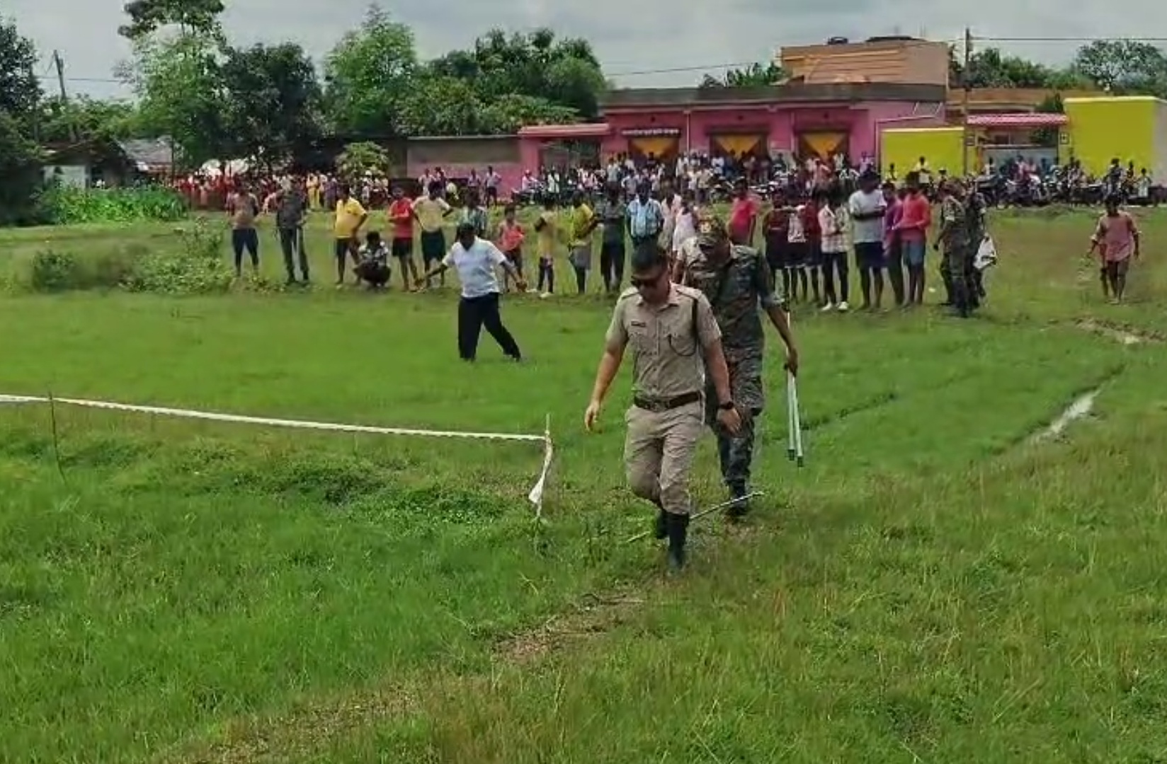 বাঁকুড়ায় বগা গ্রামের শিশু কন্যা নিখোঁজ এর ঘটনায় অবশেষে পুলিশের জালে গ্রেফতার ওই শিশুর বাবা-মা।
