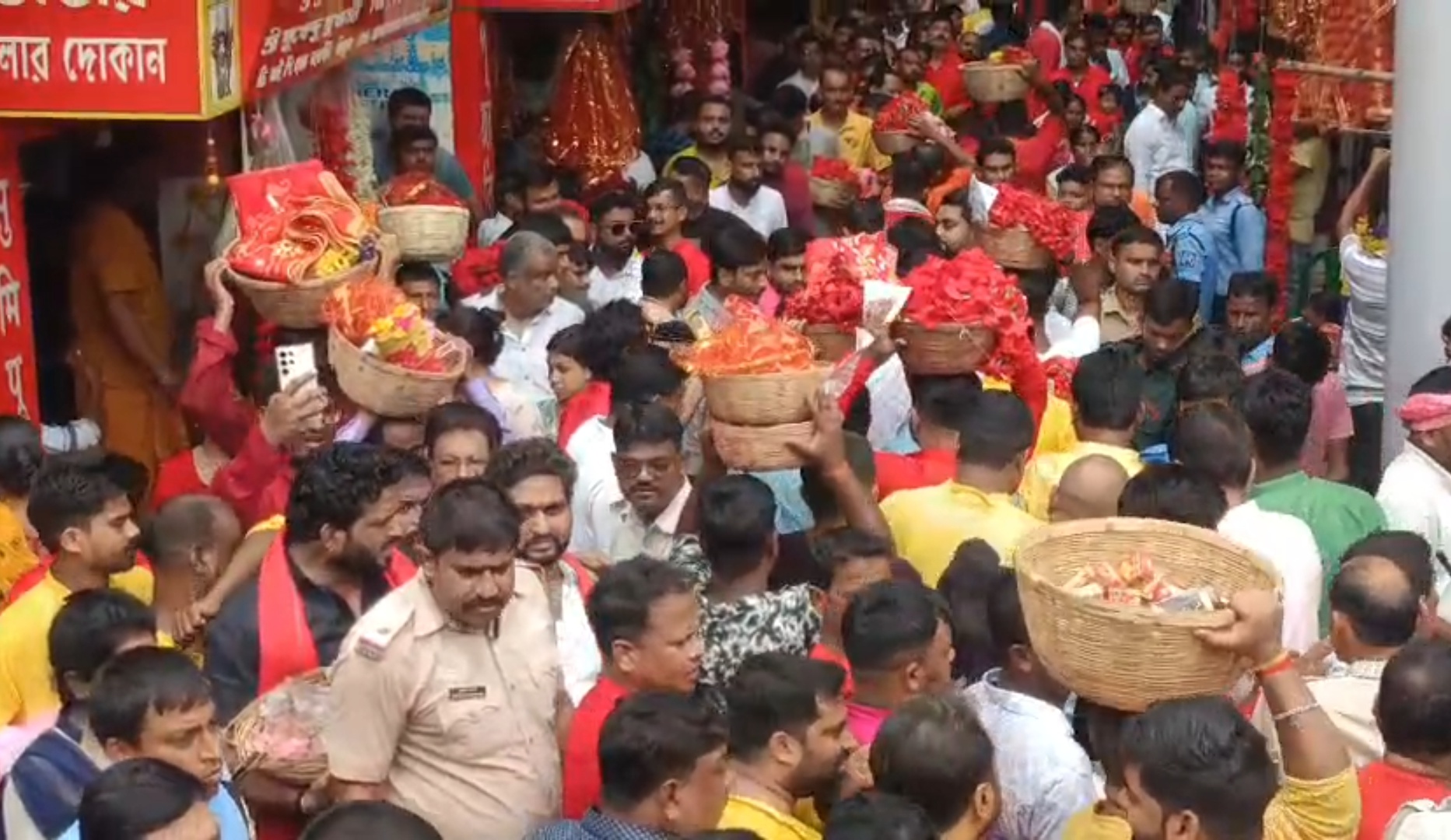 এই কৌশিকই অমাবস্যাতে কেন মানুষ ছুটে যাচ্ছে তারাপীঠ, কেন এত পুজো দেয়ার হিড়িক? আজ কত মানুষের ভিড় হল এলাকায় দেখুন বিস্তারিত।